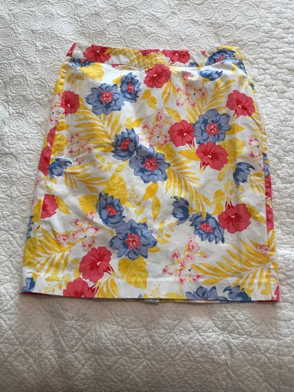 Pretty Old Navy white floral miniskirt with blue, red & yellow flowers (2)
